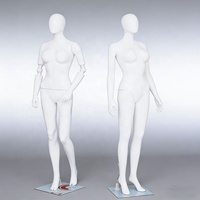 Mannequins de vitrine pleine grandeur blancs muets pour vêtements féminins, idéaux pour sous-vêtements de mariage et présentation sur table