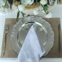 Assiettes de présentation en plastique à bord festonné gaufré or 33 cm pour la décoration de table de mariage, du Nouvel An chinois et des fêtes de Noël