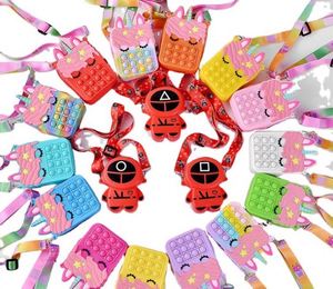 Muestra Gratis: Mochila Escolar con Diseño de Unicornio y Monedero de Burbujas Pop-it para Niñas - Product Image 2