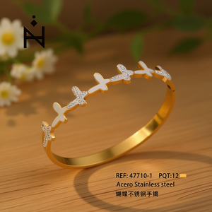 Bracciale a Farfalla in Acciaio Inossidabile Placcato Oro, Gioiello alla Moda, Regalo per Donna - Product Image 3