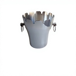 Cubo de hielo de acero inoxidable con borde festoneado y asas de anillo, diseño industrial, resistente al óxido, redondo, con logo personalizado - Product Image 1