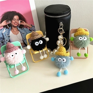 Anillo de Metal dorado negro Sombrero de lana lindo y adorable Bola de carbón pequeña Muñeca de peluche de dibujos animados Juguete Estatuilla Bolsa Colgante Llavero - Product Image 1