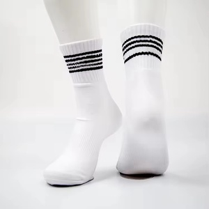 Custom Neutral Outdoor Knitted Sports <b>Socks</b> High Quality Quick Dry Non Slip Youth Crew <b>Socks</b> Wholesale - Product Image 2