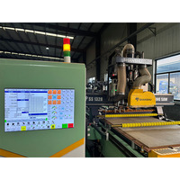 Ligne de production automatique de traitement de panneaux CNC intelligente avec double lame de scie, machine de gravure, équipement de production de meubles
