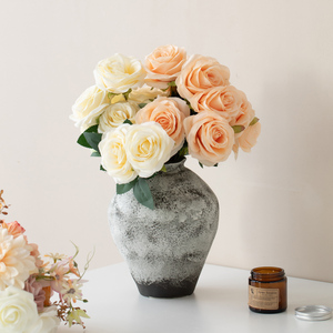 <span class=keywords><strong>Vase</strong></span> en céramique texturée fait main européen, modèle haut <span class=keywords><strong>de</strong></span> gamme pour salle d'exposition, ornement en céramique Wabi Sand Wind, pot <span class=keywords><strong>de</strong></span> <span class=keywords><strong>fleurs</strong></span> <span class=keywords><strong>de</strong></span> table en poterie - Product Image 3
