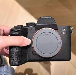 Appareil photo hybride Sony A7R IV d'occasion, boîtier 61MP plein format, stabilisation 5 axes, vidéo 4K, bon état, prêt à être expédié - Product Image 2
