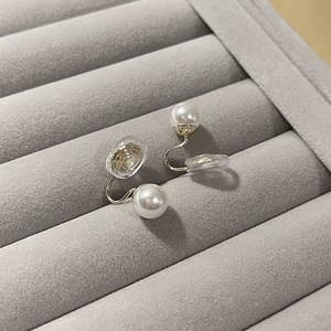 Boucles d'oreilles à clip en silicone, perles de 8mm, 10mm, 12mm, 14mm pour femmes, aucun piercing requis, à porter au quotidien, forme de boule géométrique - Product Image 4
