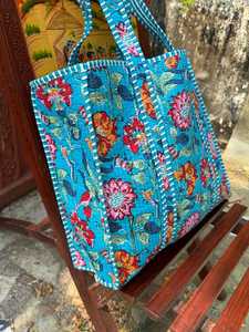 Bolsa de Mano Ecológica Acolchada de Algodón con Estampado de Bloques, Estilo de Vida Sostenible, para Compras, Viajes, Bolso de Hombro - Product Image 5