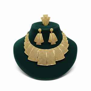 สร้อยคอ SAUTOIR ชุบทอง 24K ดีไซน์แผ่นป้ายยาว โดดเด่นด้วยแผ่นป้ายที่หรูหรา เหมาะสำหรับการสื่อถึงแฟชั่นสมัยใหม่และสไตล์ที่มีเอกลักษณ์ - Product Image 2