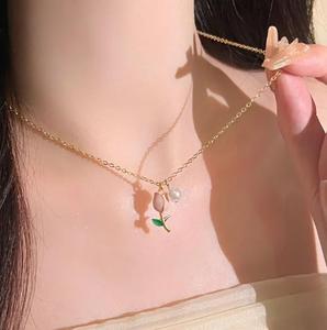 Vente en gros collier haut de gamme en alliage motif fleur tendance belle tulipe or pour femmes - Product Image 2