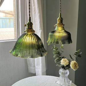 Luminaire suspendu en verre à <span class=keywords><strong>volants</strong></span> en forme de fleur vintage vert/transparent AB pour balcon, lit, chevet, restaurant - Product Image 1