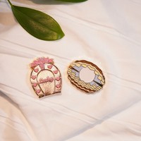LGC fabrique des épingles à revers en métal sur mesure de haute qualité, badges scintillants pour collection et vêtements.