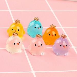 Nouveau Spot Supply Petit Dessin Animé Lumineux Couronne Poulet Résine Charme DIY Bijoux Accessoires - Product Image 3