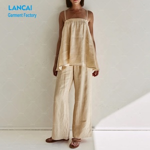 Fabricant de vêtements sur mesure Ensemble deux pièces Top asymétrique beige élégant et robe longue fluide pour femmes - Product Image 1