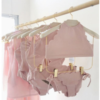 Cintre en bois de bikini personnalisé de luxe cintre de maillot de bain en bois affichage dans la boutique