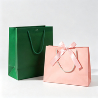 Sac en papier cadeau écologique couleur unie, sac fourre-tout en carton blanc avec ruban et nœud, emballage de luxe pour le commerce de détail, vente en gros