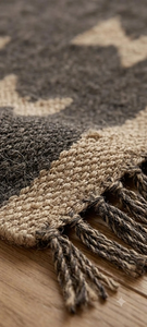 Tapis de couloir en laine et jute tissé à la main |   Tapis de couloir géométrique tribal noir et beige pour l'entrée de la maison, style bohème, sud-ouest, ferme - Product Image 5