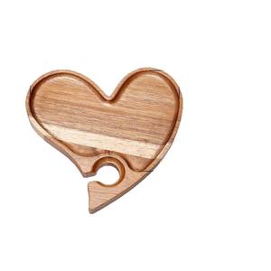 Assiettes à apéritif en bois d'acacia en forme <span class=keywords><strong>de</strong></span> cœur avec emplacement pour porte-verre à vin, petit <span class=keywords><strong>plateau</strong></span> <span class=keywords><strong>de</strong></span> service pour charcuterie, pour les faveurs <span class=keywords><strong>de</strong></span> mariage - Product Image 2
