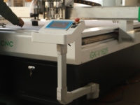 Machine de découpe à couteau vibrant à double portique haute efficacité pour semelles intérieures en cuir, empeignes de chaussures et tissus maillés