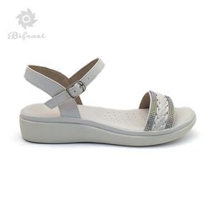 Sandales de Luxe à Talon Carré et Bride en T 70 mm, Doublure Cuir, Boucle Réglable pour Femme, Collection 2026 - Product Image 3