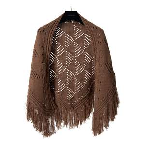 Chal Triangular <span class=keywords><strong>de</strong></span> <span class=keywords><strong>Ganchillo</strong></span> Hecho a Mano con Flecos, Diseño Calado Estilo Vintage, Bufanda Versátil, Moderna y Cálida - Product Image 3