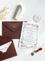 Invitations de mariage vintage marron à motifs floraux, enveloppe doublée florale, étiquette personnalisée avec monogramme, carte d'invitation rustique pour jardin d'automne avec bord festonné