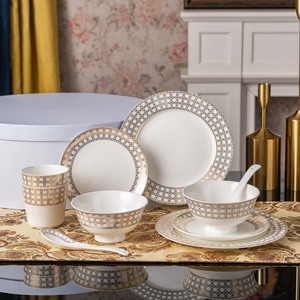 Elegante Juego de Vajilla de Porcelana con Diseño Geométrico Dorado Vintage y Estampado de Animales de la Selva en Gris - Product Image 4