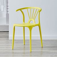 Stabiele, duurzame, stapelbare, armloze, makkelijk te reinigen, waterdichte, moderne, elegante, comfortabele banketstoel voor gebruik in hotels, evenementen en feesten.
