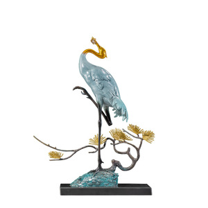 Ornement en laiton artisanal Cuivre et Or, motif Pin et Grue, symbole de longévité, pour salon, cadeau d'anniversaire - Product Image 1