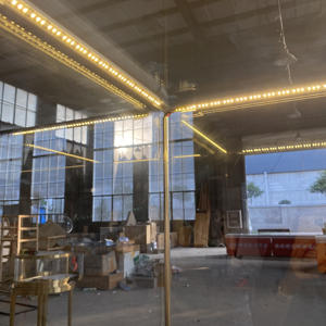 Hong Zhan <span class=keywords><strong>Artworld</strong></span>, vitrina de joyería LED de gama alta, Marco Chapado en titanio de acero inoxidable, tienda minorista duradera ecológica - Product Image 2