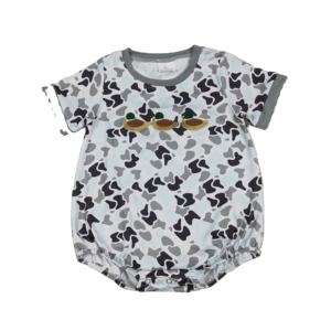 SR3571 RTS Mameluco de Manga Corta para Bebé Niña, con Bordado de Pato en Camuflaje Gris, Conjunto de Pijama Bonito - Product Image 1
