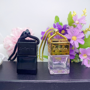 Venta al por mayor 5ml 6ml 8ml 10ml Square Car Perfume Difusor botellas de vidrio con tapa de madera vacío colgante coche difusor de aroma - Product Image 2