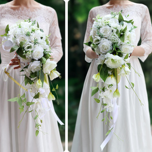 <span class=keywords><strong>Bouquet</strong></span> <span class=keywords><strong>de</strong></span> Mariée et Demoiselle d'honneur <span class=keywords><strong>en</strong></span> Soie Artificielle, Rose Blanche, Forme Goutte d'eau <span class=keywords><strong>en</strong></span> Cascade, Fait Main, pour Mariage, Saint-Valentin, Église, Vente <span class=keywords><strong>en</strong></span> Gros - Product Image 1