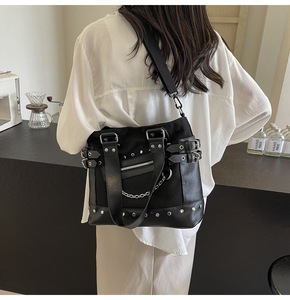 Große Punk-Tasche mit Nieten, Motorrad-Umhängetasche, Nischen-Design, High-End Spicy Girl Tasche, Modisches Must-have - Product Image 1