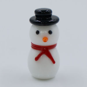Figurine de Père Noël miniature personnalisée en verre de Murano, artisanat de Noël fait main avec style féerique - Product Image 2
