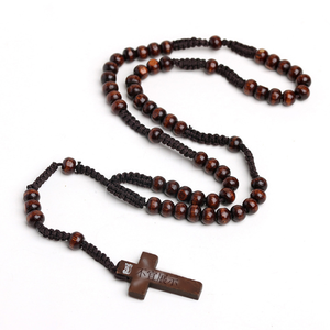 Vente en gros de chapelet catholique croisé Collier de prière en perles de bois naturel Collier musulman islamique Rosar Jésus Pendentif croix tissé à la main - Product Image 5