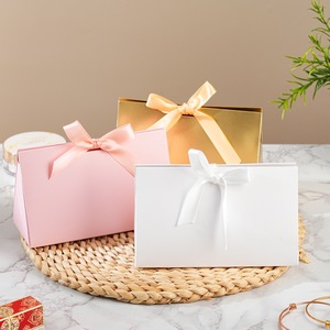 Scatola Regalo Pieghevole a Triangolo Stile <span class=keywords><strong>Ins</strong></span> con Fiocco in Nastro di Raso, Bomboniera per Matrimoni e Feste, Scatola per Caramelle e Cioccolatini per Ospiti e Souvenir - Product Image 1