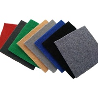 Tapis en feutre 100 % polyester respirant et écologique avec dos adhésif coloré pour la décoration murale de la maternelle et l'isolation acoustique automobile
