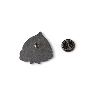 Personnalisé créatif <span class=keywords><strong>et</strong></span> mignon <span class=keywords><strong>petit</strong></span> <span class=keywords><strong>chaperon</strong></span> <span class=keywords><strong>rouge</strong></span> <span class=keywords><strong>et</strong></span> <span class=keywords><strong>le</strong></span> <span class=keywords><strong>loup</strong></span> ensemble noir nickelé en alliage de zinc émail dur broches cadeau broche - Product Image 6