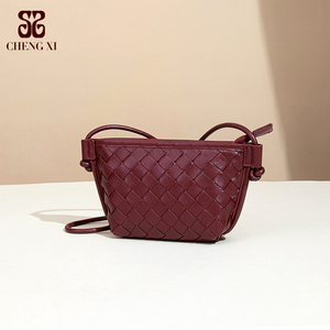 2025 femmes été nouveau sac tissé à la main unique épaule croix petit sac carré <span class=keywords><strong>Mini</strong></span> pratique femmes sac à main en gros - Product Image 2