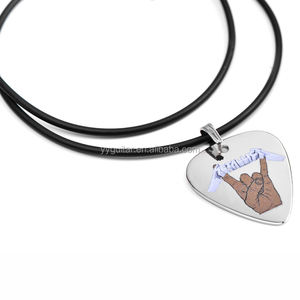 قلادة معدنية مخصصة على شكل ملاقط جيتار من الفولاذ المقاوم للصدأ، هدية إبداعية للعطلات مع نقش مخصص - Product Image 1