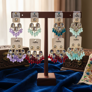 Jewelemarket, pendientes colgantes de piedra Kundan chapados en oro y cuentas, accesorio de moda azul menta - Product Image 3