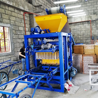 Machine automatique de fabrication de briques autobloquantes Qt4-24 en promotion pour une utilisation facile dans la production de blocs de pavage creux en ciment