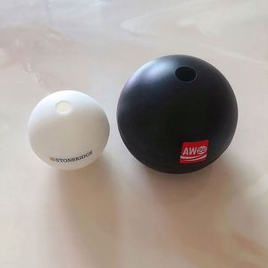 Moules à glaçons sphériques en silicone écologiques réutilisables de 2,5 pouces avec logo personnalisé pour whisky et cocktails - Product Image 4