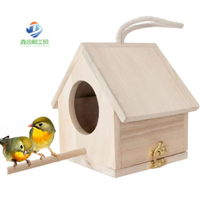 Houten Vogelhuisje Met Baars & Slot: Milieuvriendelijk Onderdak Voor Het Aantrekken Van Vogels Naar Achtertuinen, Tuinen Als Charmant Decor - Product Image 2