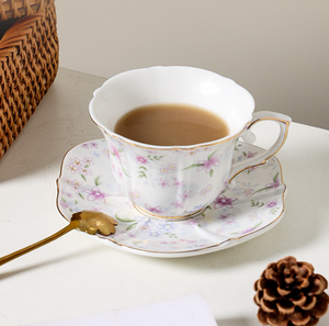 Ensemble de tasses à café pour le thé de l'après-midi, élégant et charmant, de style anglais, rétro et violet, tasses et soucoupes en céramique de luxe à bord doré - Product Image 5