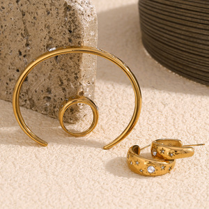 Conjunto de Joyería de Circonio con Diseño de Estrella y Luna, Chapado en Oro de 18K PVD, Acero Inoxidable Hipoalergénico, Joyería Decorativa Celestial de Moda - Product Image 5