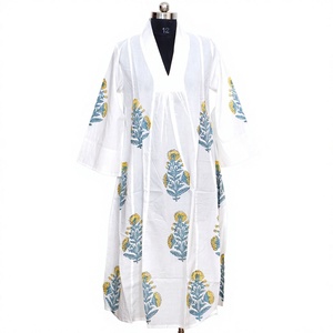 Vestido Largo de Fiesta para Mujer, Estilo Moderno, Cintura Natural, Corte en A, Estampado a Mano en Algodón Voile Indio, Cuello en V Profundo, Mangas Tres Cuartos - Product Image 1