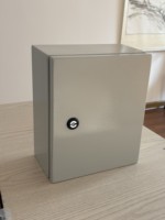Boîtier de distribution électronique et d'instruments en acier durable, étanche IP66, avec enceinte métallique longue durée