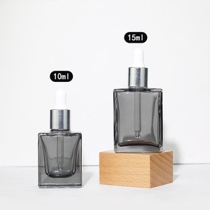 Venta al por Mayor de Botellas de Vidrio Cuadradas Transparentes y Esmeriladas de 10 ml y 15 ml, Color Rosa, para Suero y Aceite Esencial, con Gotero y Pipeta, Marca LK, Impresión Serigráfica - Product Image 6